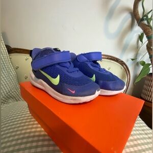 Nike Kids Blue and Green Sneakers